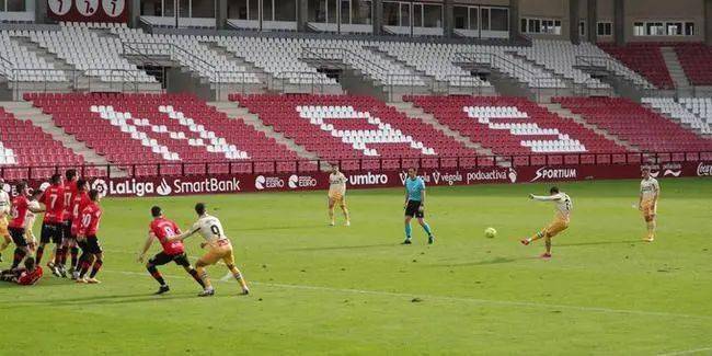  桑乔转会多特首秀破门引爆社交媒体  