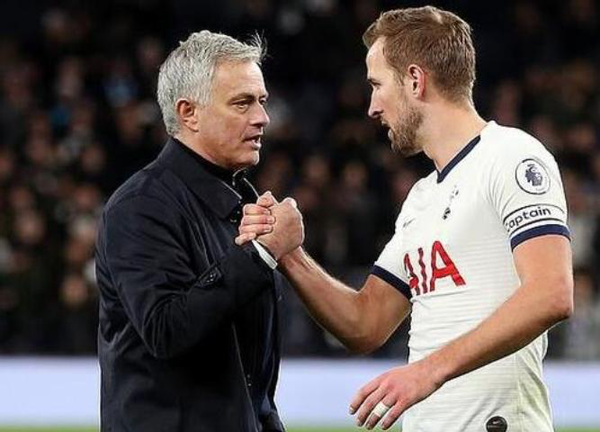  热刺新帅上任三连胜，穆里尼奥战术受质疑  