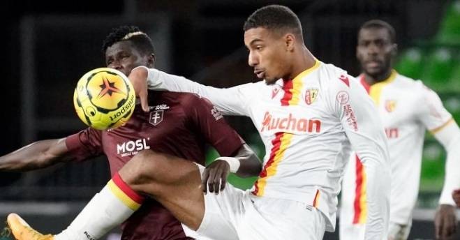  法甲黑马崛起，朗斯连胜跻身前三甲  