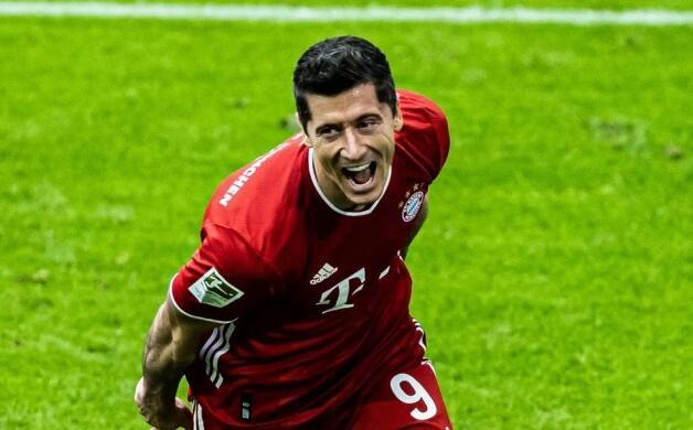  哈兰德戴帽创纪录，多特大胜柏林赫塔稳居前三  